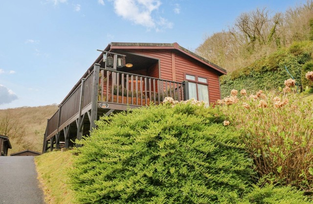 22 TWO LITTLE DUCKS, pet friendly, with a garden in Lynton
