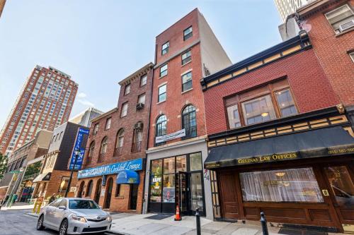 24 Stay Rittenhouse