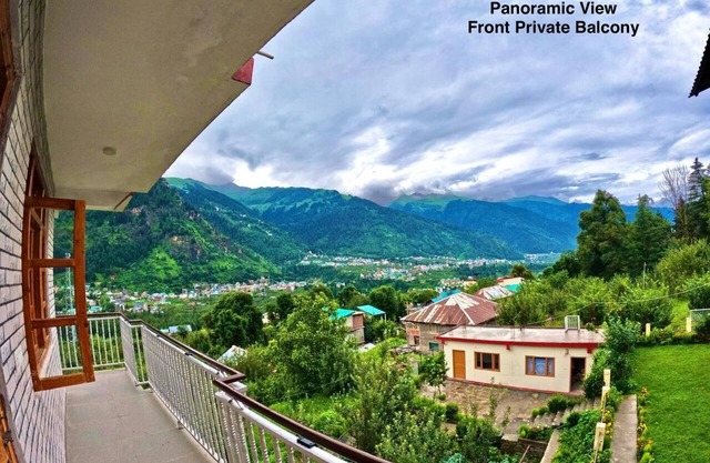 270° Views, 1.5km to Mall Road