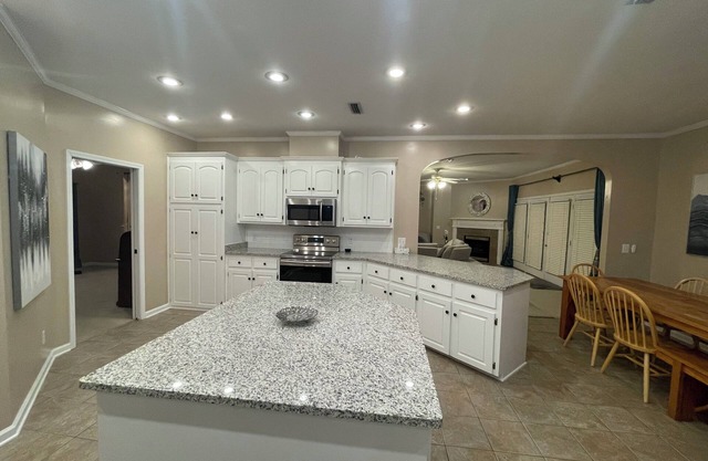 2845 Luxury modern 4-bedroom house at Indian Spring golf course in Marianna.