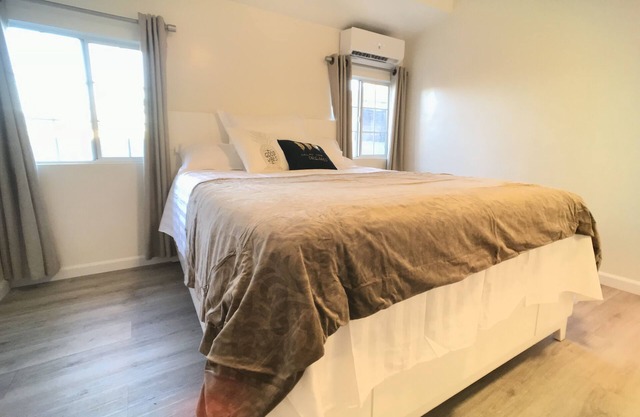 2b2ba Cottage with courtyard in Arcadia, 30mins to DTLA(AC,laundry and parking)