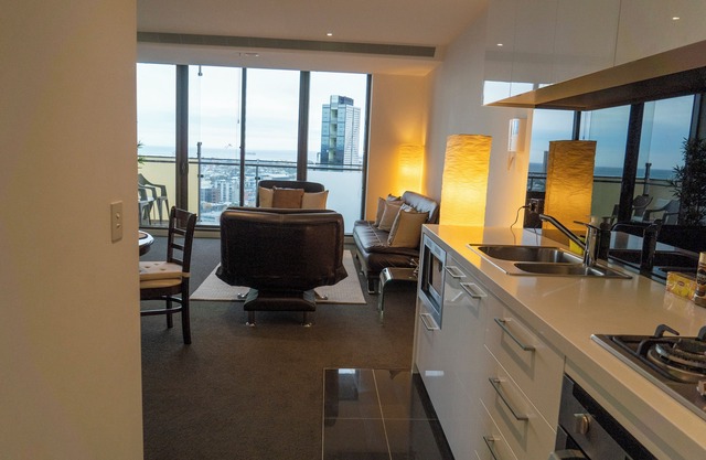 2BD with City Views! Pool, Gym, Tennis Court