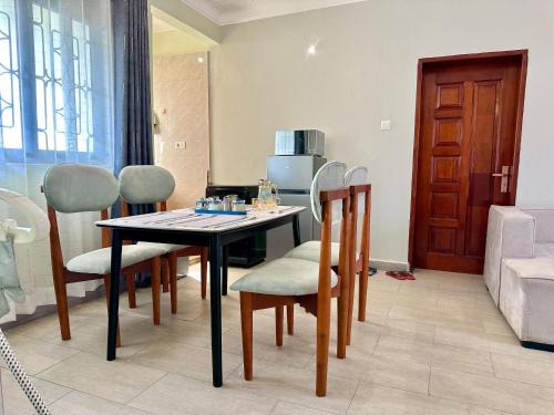 2Bedroom flat, free Wi-Fi near acacia mall