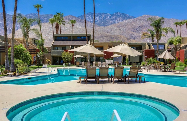 2BR, 2 Bath condo in South Palm Springs