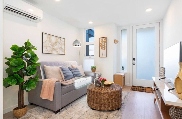 2BR 2BA Capitol Hill Cozy Haven- Rooftop