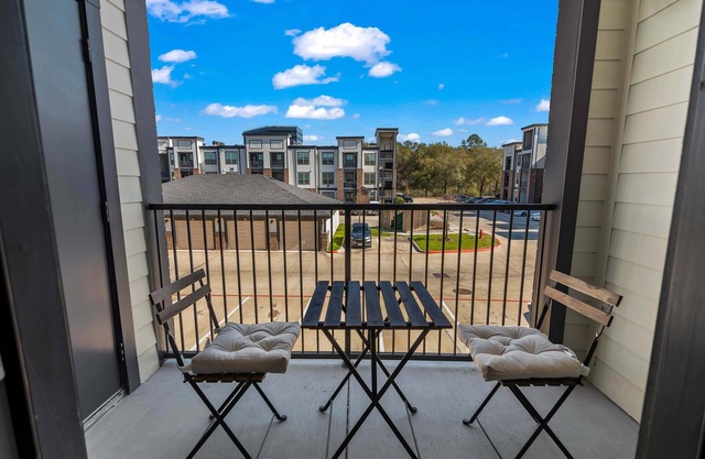 2br 2ba located mins away fro IAH Airport
