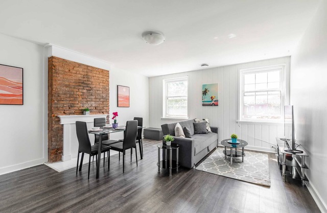 2BR Apartment - Near Parks, Harbour, Shops!