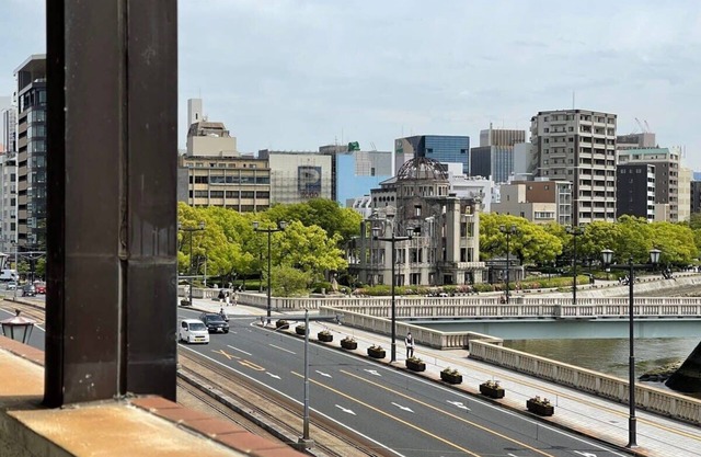 2BR good for 6PPL overlooking Peace Park w/WIFI!