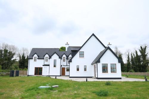 2BR Meadow View House close to Donegal Golf Club