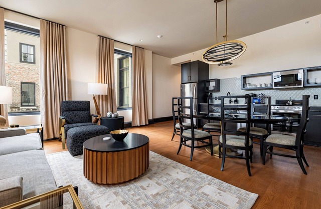 2BR Rare Find! Rooftop w/Skyline Views | The Mayfair