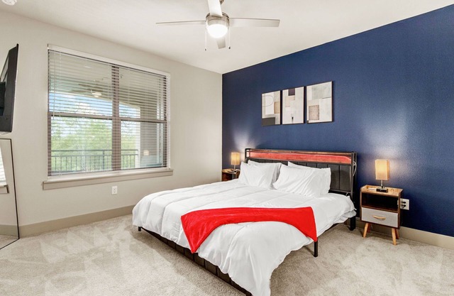 2BR Stylish Condo with Pool and Balcony 2204