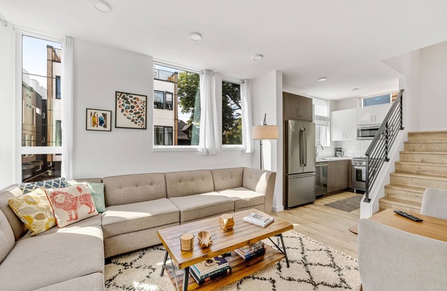 2BR Townhome w/City Skyline Views & Easy Parking!