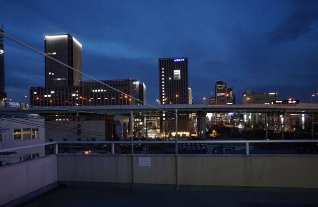 2H. Nagoya Station / bus stop 3 minutes / Meitetsu department store / Takashimaya / drug store / convenience store 4 points / free parking / 4 family / twin room