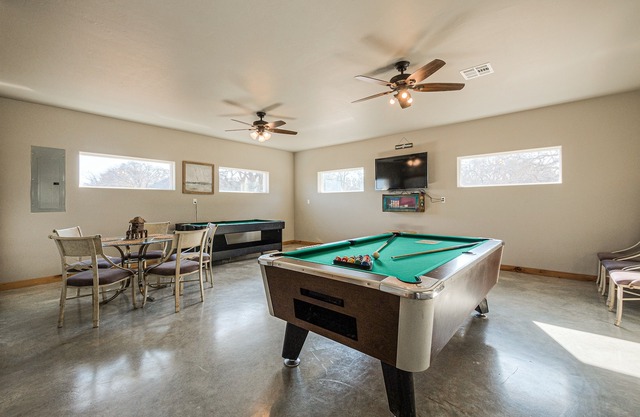 2Kings 7Queens 2Twins 2Fulls - Pool Table - Near BoatRamp&Beach