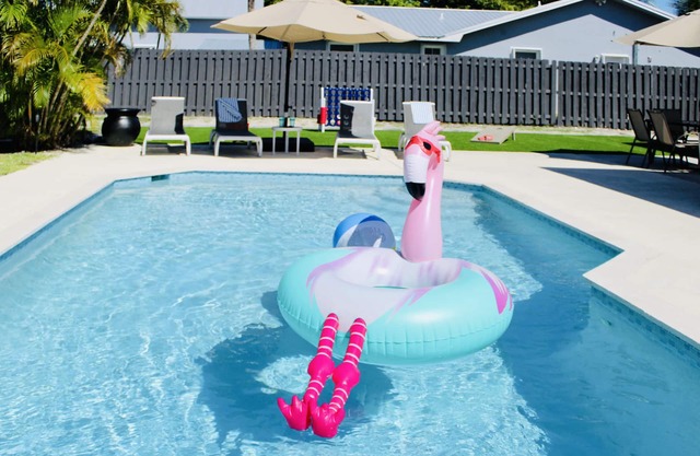 2miles to Beach, Entire Home + Guest House + Heated Pool