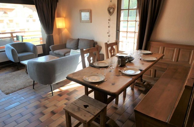 2nd floor, view mountain, balcony, parking, tv, 65m², Saint Gervais