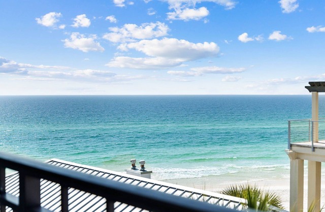 2nd Row Gulf View Beach Cottage, Gulf Front Community Pool, 335' of private Beach.