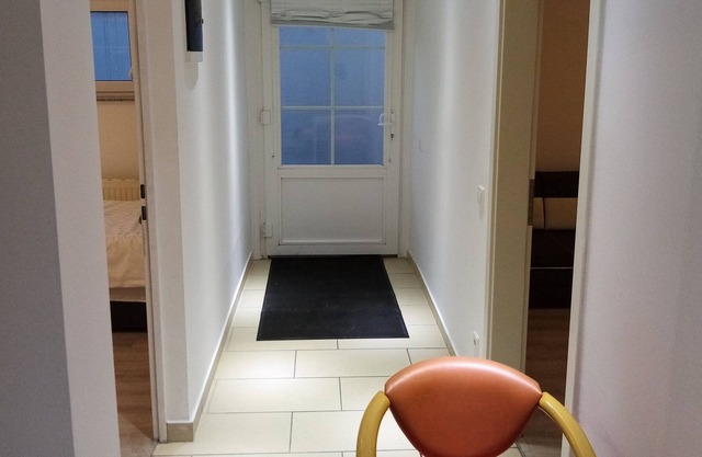 2Room Souttrain Apartment Flörsheim near Frankfurt Airport Opel City