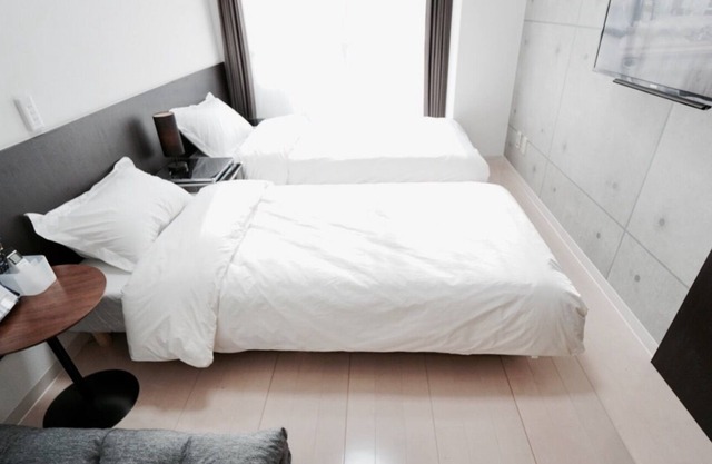 2S. Nagoya Station / bus stop 3 minutes / Meitetsu department store / Takashimaya / drug store / convenience store 4 minutes / free parking / 4 family / twin room