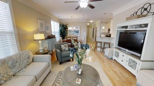 3-2 Condo with Pool! 81 Delray Drive 2D