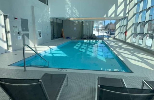 3 bdr plus den with 1155 sq ft living space