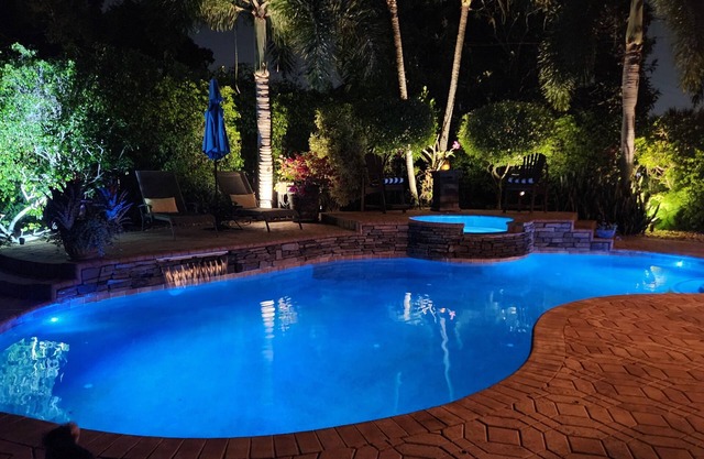 3 Bdrm Delray Beach Oasis! Heated pool, Hot tub, Pets OK. Close to Beach.