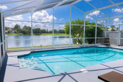 3 Bed 2.5 Bath Villa with Lakeside Pool