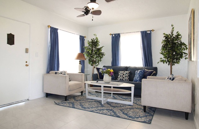 3 bed, 2 Bath Cheerful home in Historic District