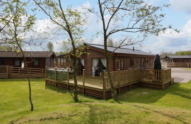 3 Bed 2 Bath Luxury Lodge In 5* South Lakeland Leisure Village.