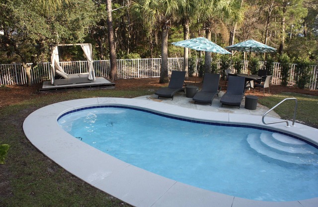 3 bed/2 bath/Seacrest/private pool - Sleeps 11 - 5 min walk to the Beach