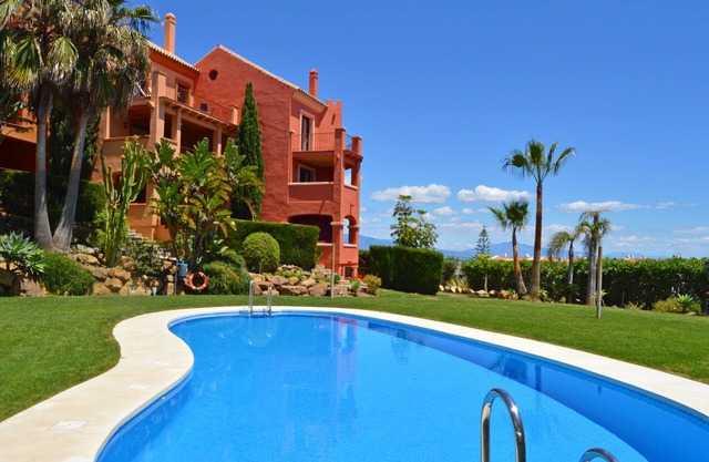 3 BED 3 BATH DUPLEX APT, POOL, BEACH 5 MIN WALK