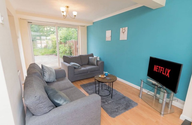 3 Bed 3 Bath - NEC, JLR, Airport.