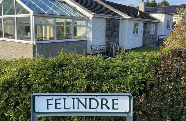 3 Bed bungalow with en-suite close to the lovely beach at Aberdovey