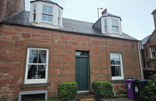 3-Bed Cottage with Garden in Kirriemuir Centre