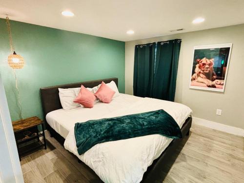 3 bed home with huge yard near Hidden Lake