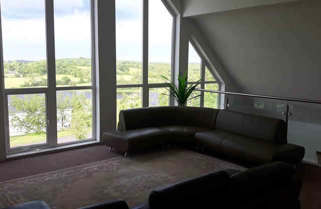 3 Bed-Hot Tub-River View-Pet Friendly
