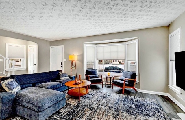 3 bed S EuclidnNEW ON VRBO DISCOUNTED PRICE, EXCELLENT REVIEWS OTHER PLATFORMS