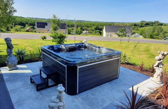 3 Bed-Sleeps 6-Pets-River View-Hot Tub