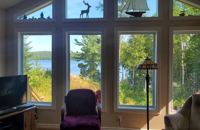 3 Bedroom 1.5 Bathroom Lakefront cottage. 270 ft. water line. Very private.
