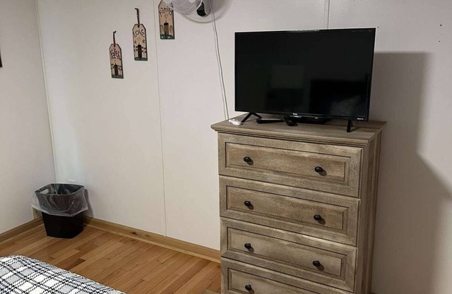 3-bedroom 2-bath house in Chapmanville with washer/dryer, Fire pit, Work area