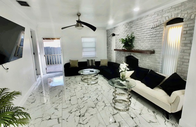 3-bedroom 2-bath house in beautiful St. Petersburg nr Parks