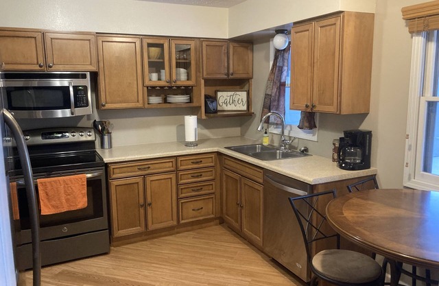 3 bedroom, 2 bath in a quiet neighborhood. nnNewly remodeled side of a duplex.