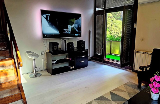 3-bedroom, 2 bathroom IDOLINA apartment in welcoming Sarajevo with WiFi, AC
