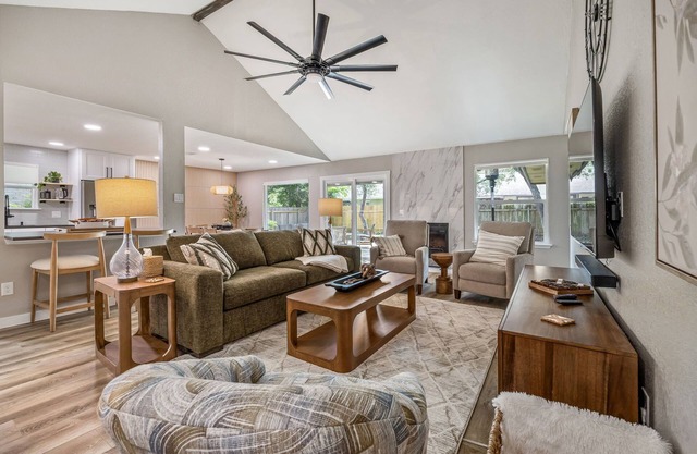 3 bedroom 2bath updated home located in northwest Austin close to public pool