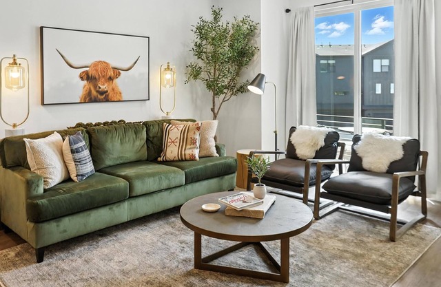 3-bedroom 6 bed townhome in fantastic Mountain Green with AC fully finished