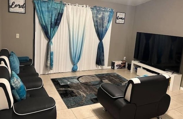 3 Bedroom 697986 by Houzlet