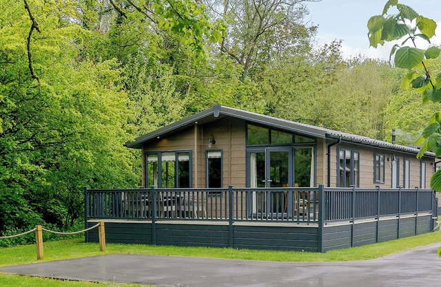 3 bedroom accommodation in Newton Saint Loe, Nr Bath