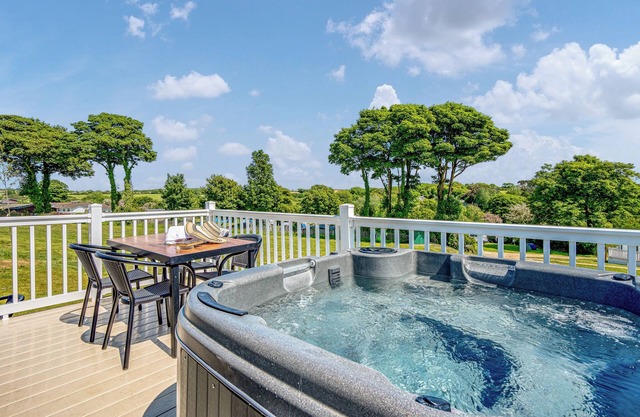 3 bedroom accommodation in Nr St Austell
