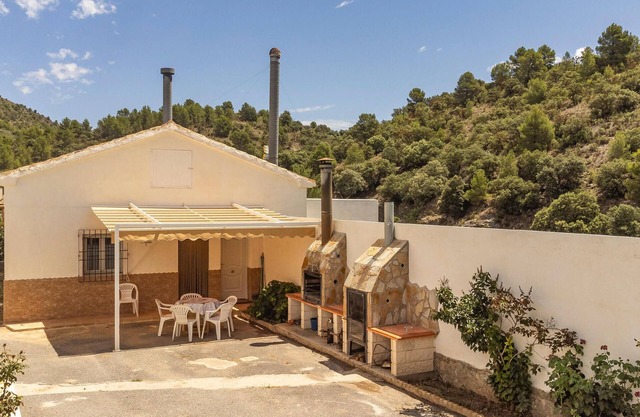 3 bedroom accommodation in El Campillo