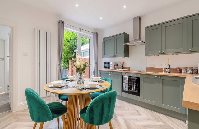 3 bedroom accommodation in Cottingham